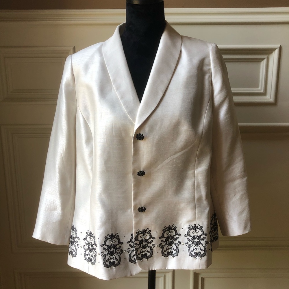 ✨LAST CHANCE✨ Kasper Cream and Brown Button Front Jacket